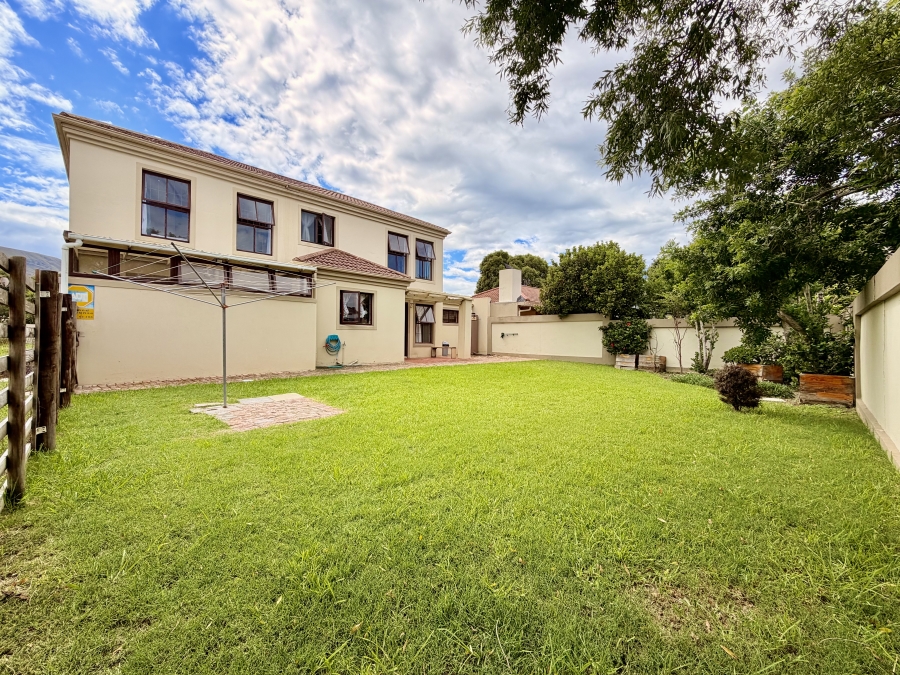 3 Bedroom Property for Sale in Sandbaai Western Cape